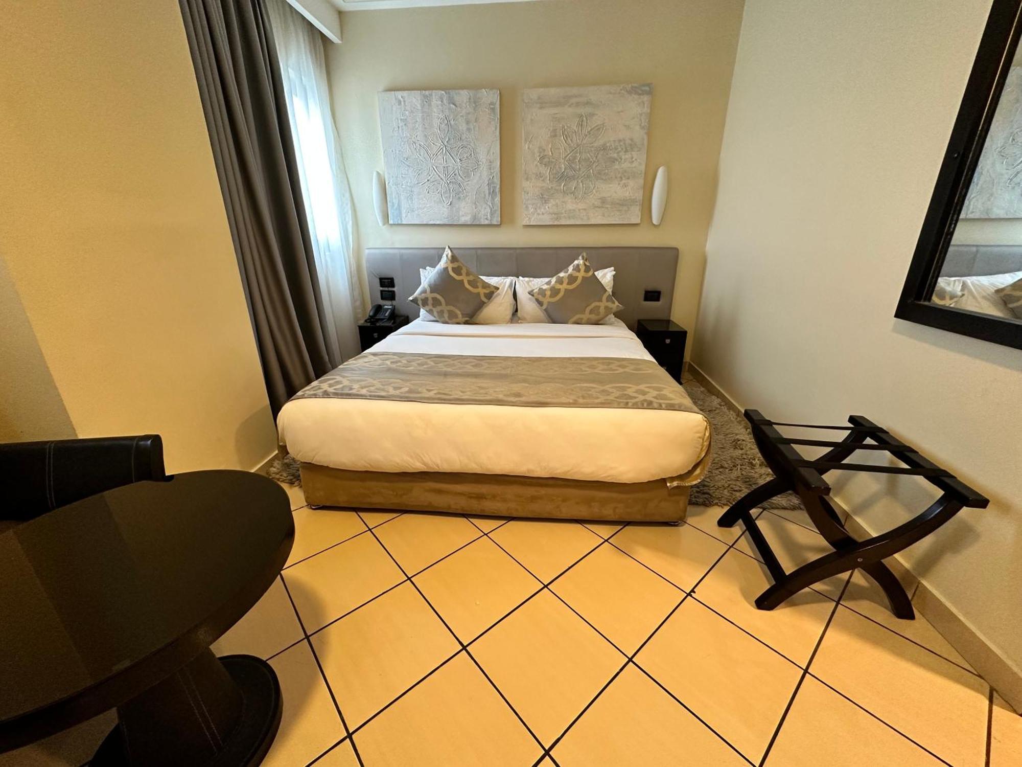 Oak Plaza Hotels East Airport Accra Ngoại thất bức ảnh