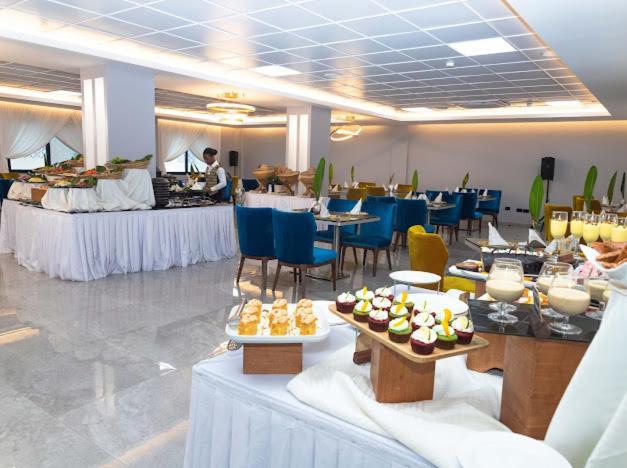 Oak Plaza Hotels East Airport Accra Ngoại thất bức ảnh