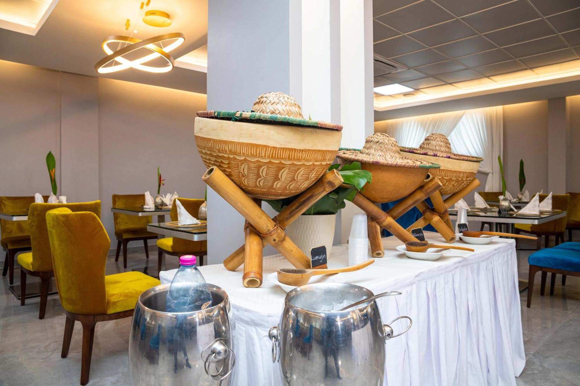 Oak Plaza Hotels East Airport Accra Ngoại thất bức ảnh