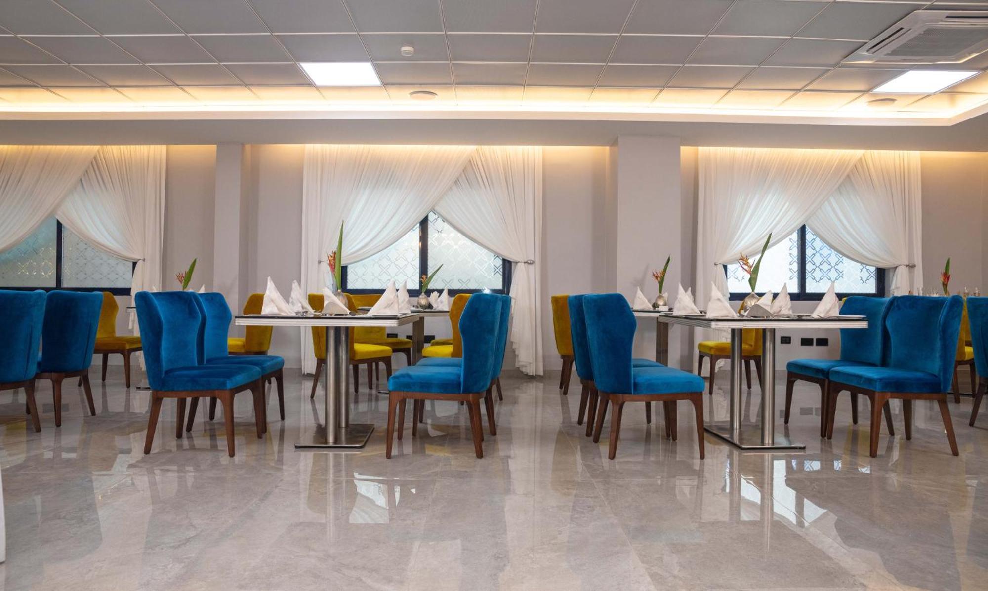 Oak Plaza Hotels East Airport Accra Ngoại thất bức ảnh