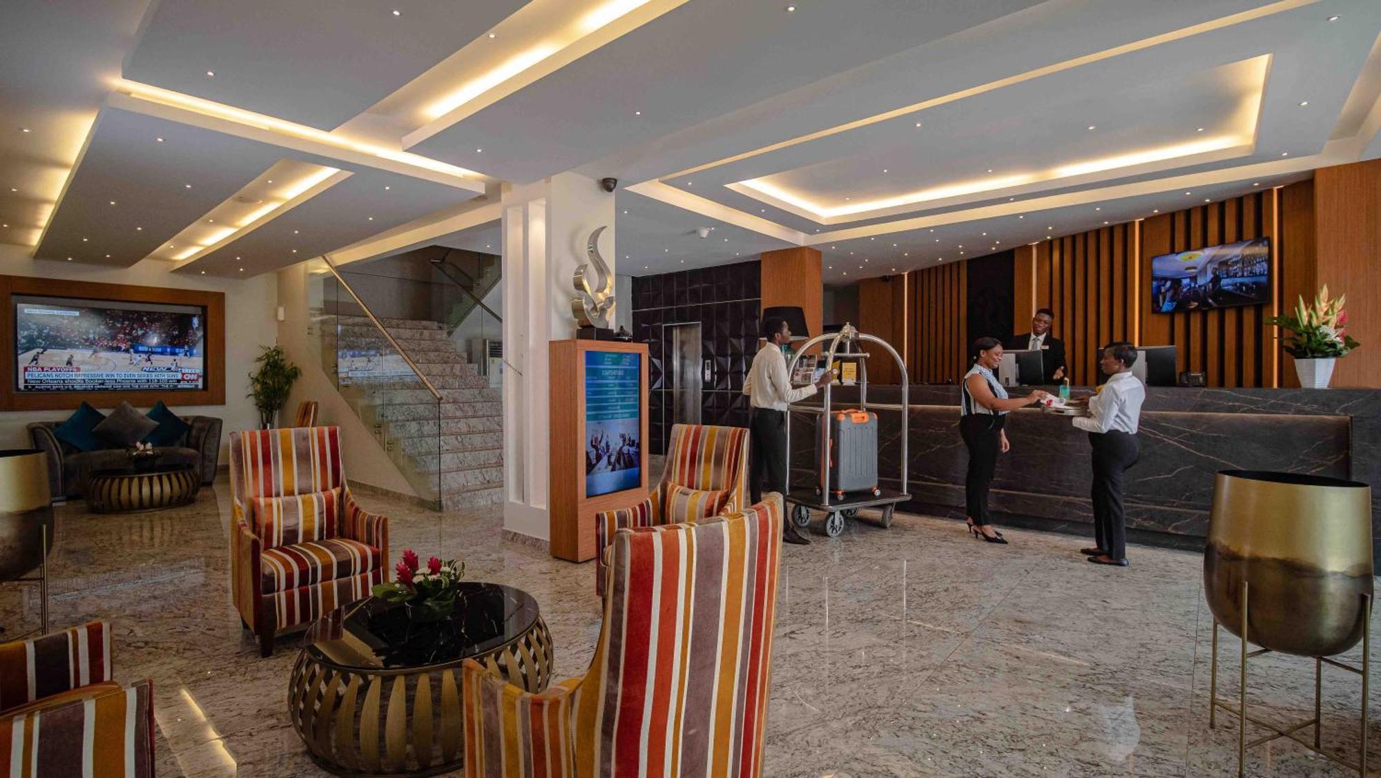 Oak Plaza Hotels East Airport Accra Ngoại thất bức ảnh